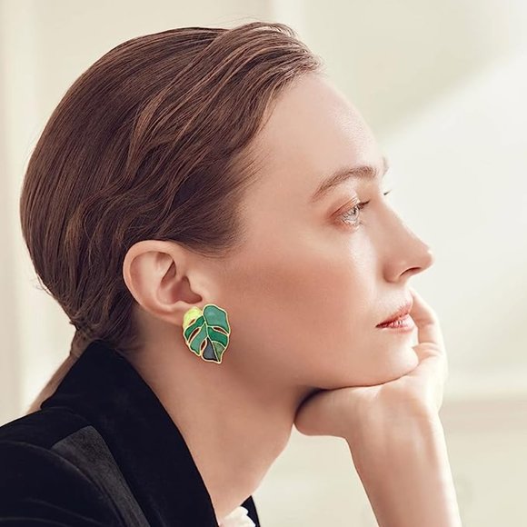 Bohemian Green Leaf Earrings - Picture 3 of 4